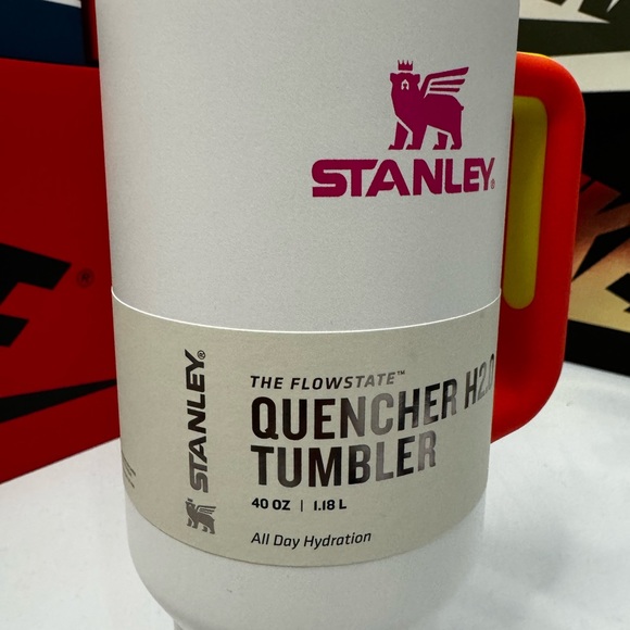 The limited Stanley neon series 40 oz - Picture 2 of 4